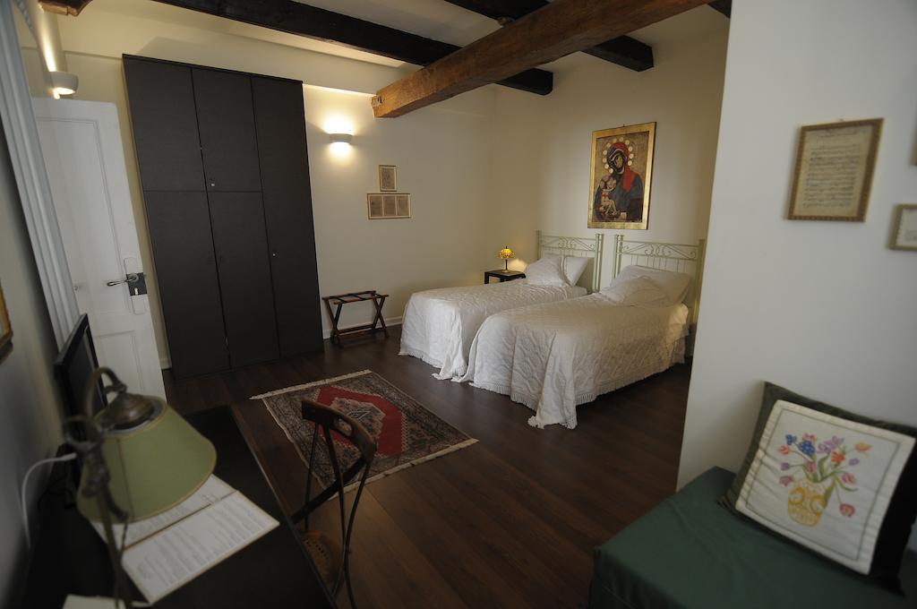B&B Via Dell'Astrologo コゼンツァ 部屋 写真